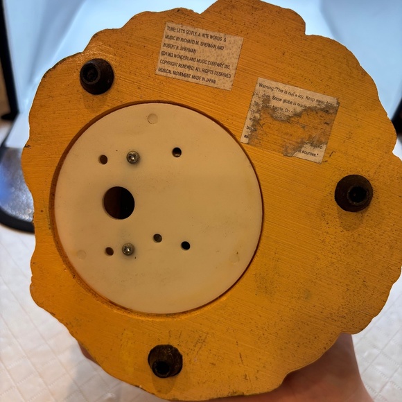 Disney Mickey Mouse and Friends Musical Water Snow Globe Let's Go Fly a Kite - Picture 16 of 16